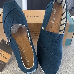 Toms Navy Canvas Classic Slip-On Flats